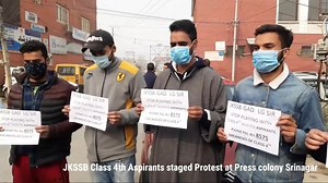 JKSSB Class 4th Aspirants staged Protest at Press colony Srinagar demands for filling remaining 3000 vacancies. | JK Mail | Facebook