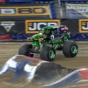 195K views · 158K reactions | Spun it like a top 﫨 @tyler.menninga wins 2️⃣ Wheel Skils Competition! #MonsterJam #MonsterTrucks #Orlando | Monster Jam | Facebook