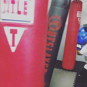 Friday with Jay! Folks are punishing the bags tonight! Text FREE CLASS to 9013504078 to come join us and pound your stresses away! | Memphis Fitness Kickboxing - East | Facebook