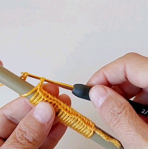 128K views · 2.5K reactions | ‍♀️臨Very easy to make Break Flower ❗️ use pen or straw, thin tube and do it yourself #crochet #knitting #desingner | Knitting & Crochet World | Facebook