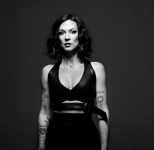 Amanda Shires Shares New Song And Video “Take It Like A Man”, Announces Fall 2022 Tour Dates -