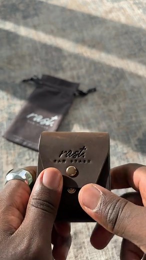 This magnetic leather cash holder snaps bills securely with rare-earth magnets. And guess what... it stays slimmer than your phone. #MagneticWallet #SlimDesign #CashOrganizer #LeatherCraft #MinimalistEDC #WalletUpgrade #PocketFriendly #MagneticClasp | Oarhwover