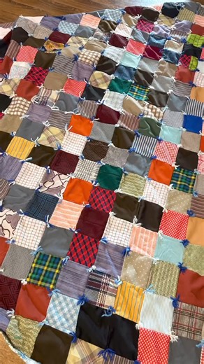 Handmade, vibrant colors! *BEAUTIFUL QUILT* • $55 | Uncovering Treasures