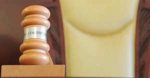 Curtea Constituţională: Arestul la domiciliu este echivalent cu detenţia