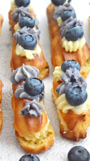 Eclair with vanilla blueberry filling is the dessert no one can resist. * * * * * * Repost #reels #reteteculinare #reelsinstagram #video #dessert #dessertporn #dessertreels #cartederetete #tasty #eclairs #sweet #foodie #foodiereels #reelsvideo #reelsinsta #reelsviral #viralreels #viral #nomnom | Carte de Retete