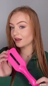 Unsere Easy Dry & Go Bürste: ✔️Ermöglicht schnelles Trocknen der Haare ✔️Erzeugt natürliches Volumen ✔️Bändigt Frizz https://bit.ly/3dunRoy Kombiniere dazu dein Lieblings-Tangle Teezer Detangling Spray, um Haarknoten schmerzfrei zu entwirren und dein Haar weich und gepflegt zu hinterlassen 💖 📷: @ginger.jessx | Tangle Teezer Germany