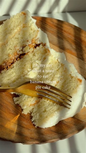 What a time to have banana cream pie cake #bananarecipe #cakerecipe #cake #cakes #cakeideas