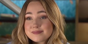 Hollyoaks' Peri and Shaq share Christmas kiss