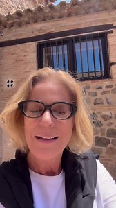 Explorando o museu na Espanha dedicado ao grande mestre El Greco, situado no encantador bairro Judeu de Toledo. Fundado no início do século XX pelo visionário Marquês de Vega Inclán, o Museu El Greco reúne uma coleção impressionante de obras deste gênio do Século de Ouro, resgatando e preservando telas que estavam em risco de se perder. ⭐Uma visita imperdível para os amantes da arte e da história! #MuseuElGreco #Toledo #ArteEspanhola #ElGreco #CulturaEspanhola #HistóriaDaArte | Márcia Peltier