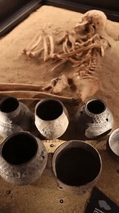 沙坑泥质陶器围成的竖屏古人体骨骼揭示考古发掘发现早期文明墓葬仪式及保存的文化遗产 库存影片视频（100% 免版税）3933994757 | Shutterstock
