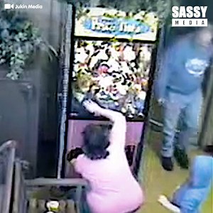 This toddler gets stuck in a claw machine! 😲 | Sassy