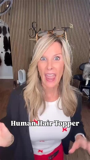 We fit this client with a medium hair topper that started in the beautiful color Faith, enhanced with soft lowlights and a subtle root smudge for a natural look ✨ Our medium topper has a 3 x 6 inch base, perfect for comfortable coverage and a seamless blend. Our toppers feature four pressure clips that provide a secure hold while being super easy to put on and take off 😍 To give extra lift and volume, we apply a bit of product before placing the topper.💗🦋 The process is simple: we place the t