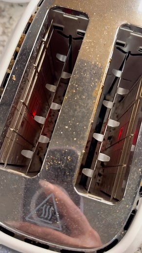 HOW TO GET CRUMBS OUT OF A TOASTER #crumb #toast #toaster #kitchen #hairdryer #lifehacks #homehacks #momhacks #CleanTok #organize #cleanhousecheck #fypシ #foryou #for you page #fy #mom #sahm #cleargenius #share #like #selfcare #parati #voiceover #cleaning #cleaningmotivation #clean | Cary Colón