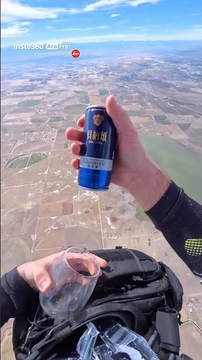 Drinking coffee with milk ‪@Hmartofficial‬ ‪@insta360‬ Parachute landing.#insta360 #skydiving #parachute