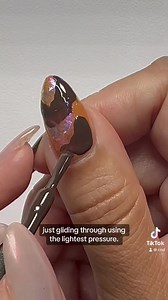 Wow! The fabulous @winnieisawesome shows us how to master beautiful fall marble nail art. 😍 How to achieve the look: STEP 1: Apply CND SHELLAC Base Coat. STEP 2: Apply 1 coat of CND SHELLAC shade Silky Sienna. STEP 3: Tap on flakes and apply blotches of CND SHELLAC shade Leather Goods, blend. STEP 4: Apply CND SHELLAC shade White Wedding, blend. STEP 5: Finish with CND SHELLAC Top Coat of choice and CND SolarOil. . Visit the link in our bio to find a #CNDDistributor or #CNDSalon near you and as