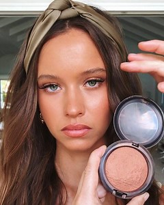 2.9K views · 4 comments | Girls, it’s NEW ARRIVALS day today and the pieces we’ve got launching, we simply do NOT want you to miss out!!! ✨ The drop dead gorgeous @isabellemathersx for this week’s shoot. Launching at a new earlier time 2pm TODAY so put an alarm on babes, you don’t want to miss this.. #newarrivalsday #muraboutique | Mura | Facebook