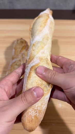 Scoring baguette Score your baguettes quick and confident. Baguettes are always available in my shop checkout the link in page description to order through lineman or DM me . ร้านของฉันมีบาแกตต์ขายเสมอ ดูลิงก์ในคำอธิบายหน้าเพื่อสั่งซื้อผ่านไลน์แมนหรือ DM ถึงฉัน #baguette #baguete #baguettes #scoringbaguettes #scoring #breadscoring #sourdoughscoring #bread #baking #reels | Littlemoresalt