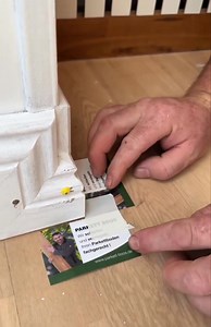 Linoleum richtig ausschneiden nur mit Visitenkarten von Parkett Boos . Alles andere ist pfuschen ! | Parkett Boos