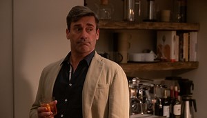 ‘Confess, Fletch’: Jon Hamm makes terrific debut as the snarky snoop