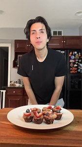 26K views · 519 reactions | These cookie cups are an amazing little dessert. This made me 21 cookie cups.Ingredients:For the cookie cups2 bananas 1/4 cup of unsweetened cacao powder 1-2 tb of stevia or any sweetener you like 2 cups of oatsFor the filling 1 cup of non fat Greek yogurt 2 tb of unsweetened cacao powder 1 tb of stevia | Benji Xavier | Facebook