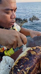 1.7M views · 6.8K reactions | #inihawnapusit #hotsukachilisauce #delicousfood #highlightsシ゚ #mukbang #kaFamous #BuriasIslandMasbate | Ka Famous | Facebook