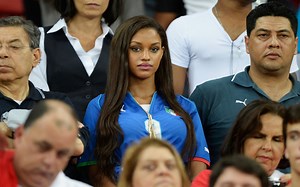 (Image) Mario Balotelli Ex Girlfriend Fanny Neguesha Looks Hot In No Make Up Selfie | CaughtOffside