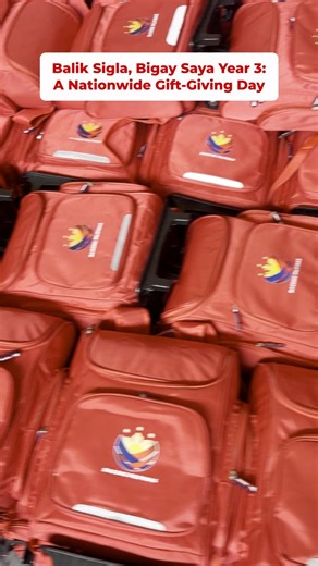 Merry Christmas!🎄Mahigit 1,500 #Valenzuelano kids mula sa ECCD Centers at Bahay Kalinga ang nabigyan ng regalo mula sa “Balik Sigla, Bigay Saya” gift-giving activity sa inisyatibo ni Pangulong Bongbong Marcos noong Disyembre 8, 2024. #ValenzuelaCity | Valenzuela City