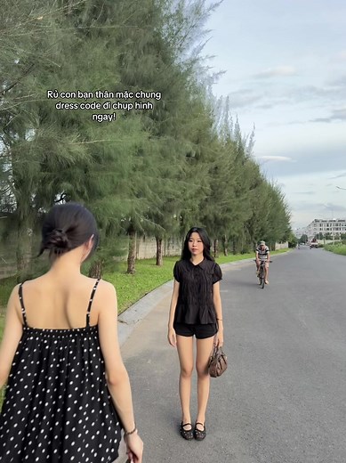 Dress Code Nối Lại Tình Bạn: Phối Đồ Đôi Với Bạn Thân