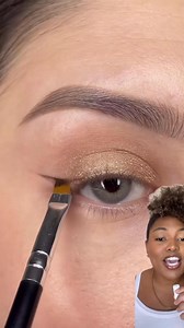 298K views · 5.3K reactions | Maquiagem de réveillon. ✅ Uma maquiagem super fácil para o fim de ano e ainda vai te deixar lindíssima  Crédito: angelika.ismailova #maquiagem #reveillon #fimdeano #beleza #dicascom.bia #fblifestyle #sp | Dicas com Bia | Facebook