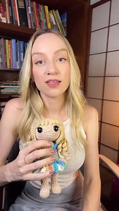 321K views · 3.1K reactions | Erros de interpretação de texto: o caso de Gramma, a tartaruga em três séculos. Neste vídeo, discutimos um caso de má interpretação textual sobre uma tartaruga que viveu em três séculos diferentes, analisando os comentários equivocados das pessoas que não compreenderam a diferença entre viver em três séculos e viver três séculos inteiros. | Português é legal | Facebook