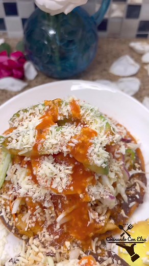 Tostadas de Doritos😋con pollo y mucho más😋👌#tostadasdedoritos #viralvideoreelsfb #fypシ゚viral #preparaciondelacarneyhongos #pupusasdecarnequesoyhongo #pupusasdecalabacitasycamarones #sopondefrijoles #cilantrolampreadoconqueso #sopondehuesoypataderes #pupusaspolvosas | Cocinando Con Elsa