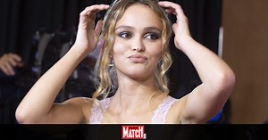 Lily-Rose Depp remet le string apparent à la mode dans un cliché subjuguant