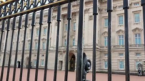 Buckingham Palace - Windows Boarded Up - Seal Gone