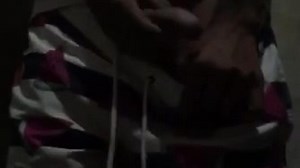 Hetero en el baño masturbandose