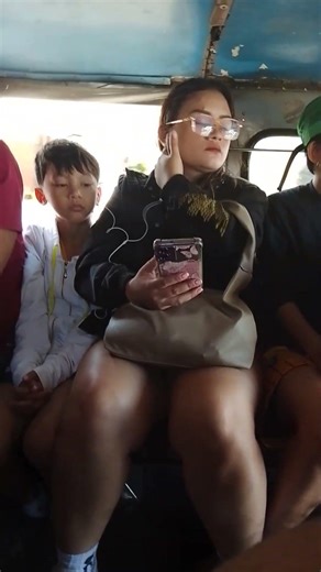 Upskirt Girl Pee Desperation 2