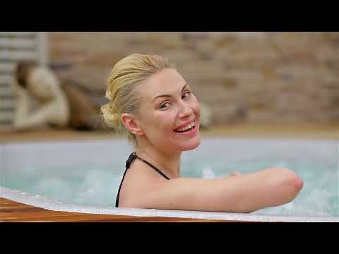 Jacuzzi girls - ladies in hot tubs