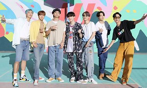 'Dynamite' của BTS tiếp tục đứng đầu Billboard