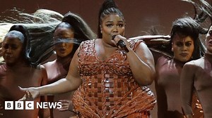 Lizzo sparks body debate with 10-day smoothie diet