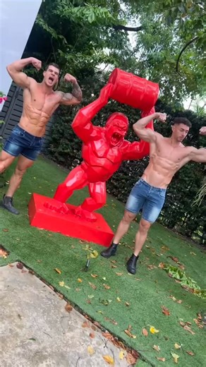 Your Summer Uniform 🌞👖🌴 Seriously-sexy short jeans that show off just a little more of your fine pins in summer. Phenomenal-quality fabric that gives great stretch ability - creating a gorgeous silhouette when wearing them. 👖✨🍌 DENIM SHORT JEANS #ESJ073 👖🌞🥥 DENIM BERMUDA JEANS #ESJ072 🍒 each avail in 2 colours It’s •ES•Collection. Get yours at escollection.es Proudly Designed & Made in Barcelona Pic by @carloscamposphoto Art director @acrodave Models @hayden_monteleone @toreyjamesmcgaw 