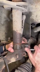 Upgraded Solid Steel Universal Car Suspension Strut Split Hub Steering Knuckle Spreader Tool Compatiable with Most Vehicle Brand and Model