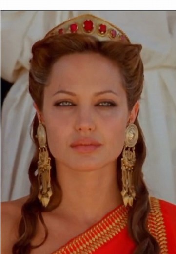 Angelina Jolie in Alexander (2004) #AngelinaJolie #Alexander #Alexander2004 #vibeyvidzz