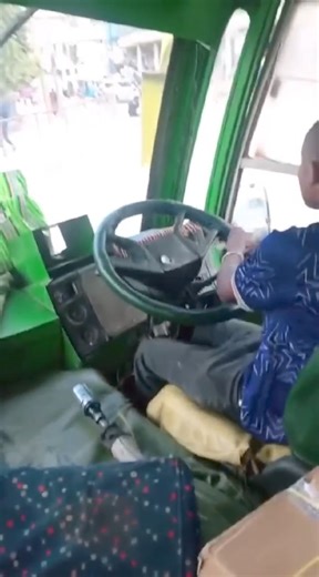456K views · 5.3K reactions | Wangapi mmepetea hii model.. Napendanga vile kanalanga straight apo.. Trucking Manual shifting ☺ | Truck Tracker Truckers | Facebook