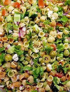 Easy Greek Pasta Salad Recipe (with Lettuce)