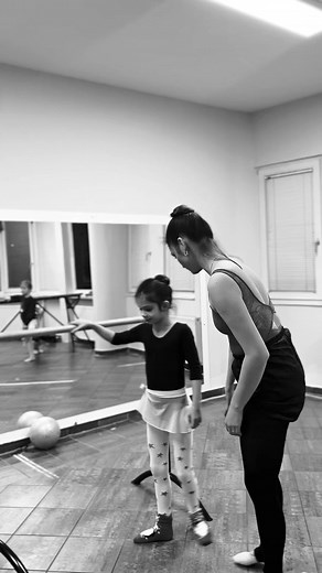 Grand plié gyakorlás Grétivel | Sauté Balett és Mozgásstúdió /Kecskemét/