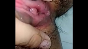 Chiếc lồn non đẫm nước của em gái còn trinh - VAILONXX