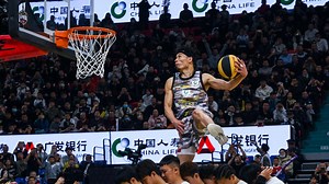 🏀👑5'9 Wildcard entrant Chen Dengxing, nicknamed the "Chinese Dunk King," beat NBA Slam Dunk Contest winner Hamidou Diallo to win the 2025 #CBA All-Star Game Slam Dunk title in Changchun, China's Jilin Province 😤🙌 The 38-year-old Zhejiang native stole the show with a gravity-defying dunk, leaping over seven teammates in his second display | CGTN Sports Scene