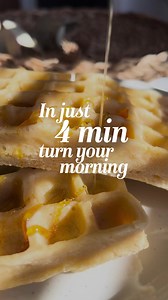 A quick, sweet and healthy breakfast. A sugar-free waffle, made without a waffle maker and ready in just 4 minutes — perfect for turning your Blue Monday into a Happy Monday. 🔵 ➡️ 😃 Ingredients (for 2 waffles): • 90 g oat flour • 1 medium egg • 15 g extra virgin olive oil “La Española” • 90 g plain Greek yoghurt • 45 g milk or plant-based drink • 1 tsp baking powder • Vanilla Method: Mix all the ingredients until you get a smooth, even batter (by hand or with a blender). Grease the mould with 