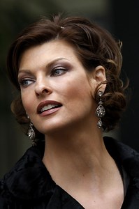 Linda Evangelista Blames Zeltiq CoolSculpting For Leaving Her ‘Brutally Disfigured’ After Cosmetic Procedure