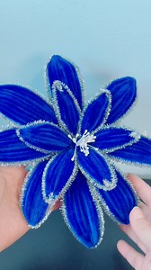 • "Regalar flores hechas a mano es regalar un pedacito de tiempo y dedicación." #handmadewithlove | Pétalos de amor