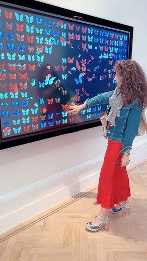 Noua frontieră a artei: interacțiunea digitală cu exponatele. Dominic Harris - un artist britanic fascinat de natură și de algoritmi matematici în același timp - face publicul parte din arta lui, la @halcyongallery din Londra. Galeria mea preferată din toată lumea asta mare🦋 #dominicharris #art #interactiveart #digitalart #dominicharrisart #butterflies #naturelover #gallery #contemporaryart | Fine Society